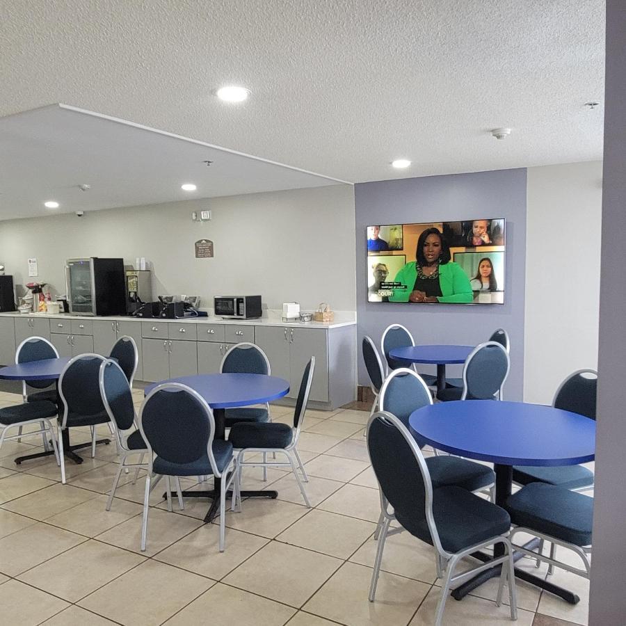 マイクロテル イン&スイーツ バイ ウィンダム ガーデンデール Gardendale エクステリア 写真